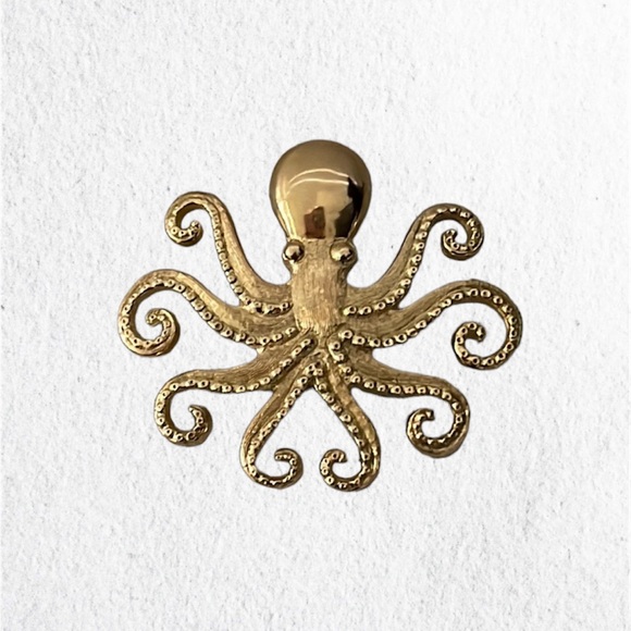 Jewelry - 18K Gold Vintage Octopus Enhancer.